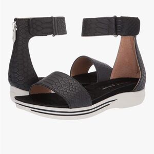ADRIENNE VITTADINI Women's Carlos Sandal new size 8